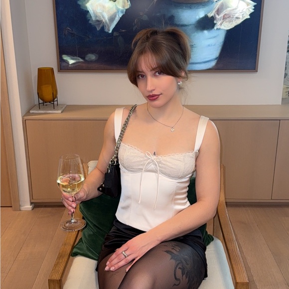 Meet your Posher, Jessica - Picture 2 of 2